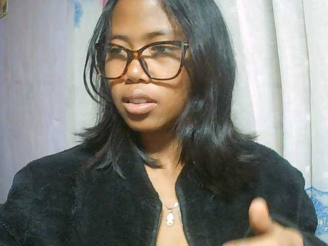 Natalie-Luxa live cam on BongaCams