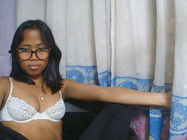 Natalie-Luxa live cam on BongaCams