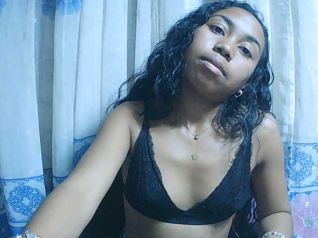Natalie-Luxa live cam on BongaCams