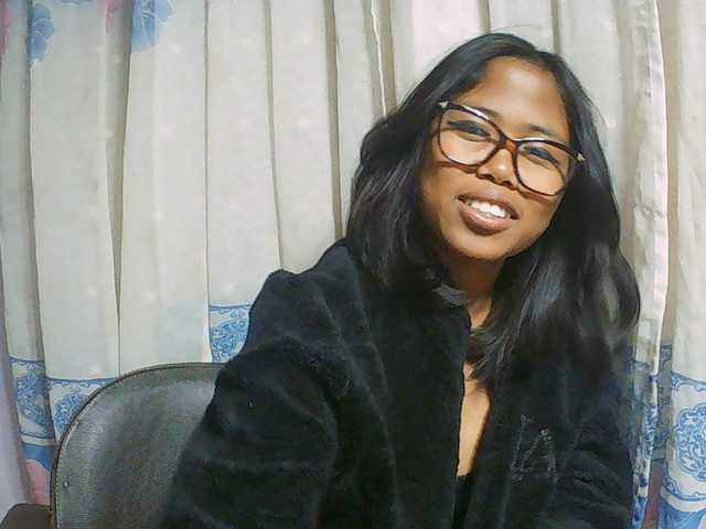 Natalie-Luxa live cam on BongaCams