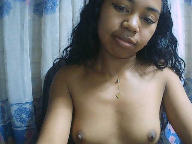 Natalie-Luxa live cam on BongaCams