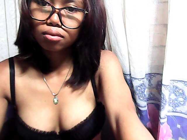 Natalie-Luxa live cam on BongaCams
