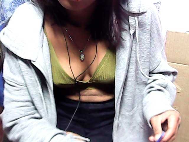 Natalie-Luxa live cam on BongaCams
