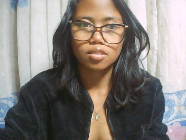 Natalie-Luxa live cam on BongaCams