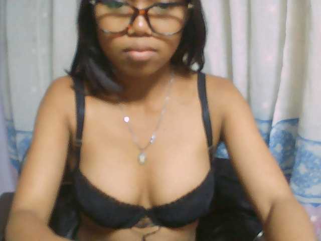 Natalie-Luxa live cam on BongaCams