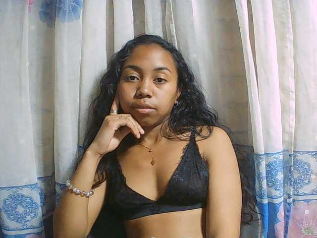 Natalie-Luxa live cam on BongaCams