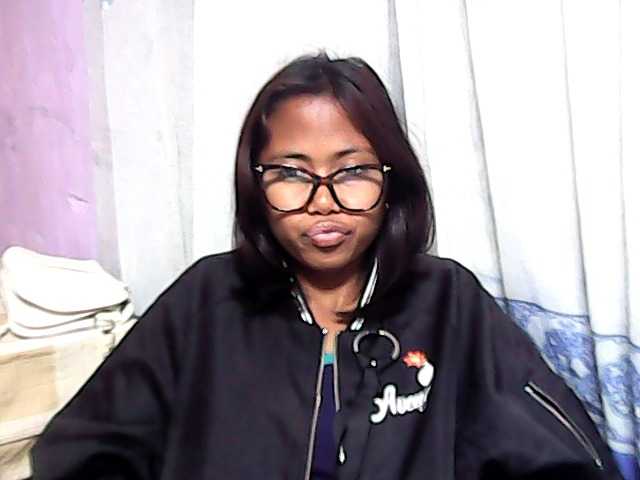 Natalie-Luxa live cam on BongaCams