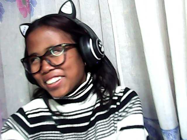 Natalie-Luxa live cam on BongaCams