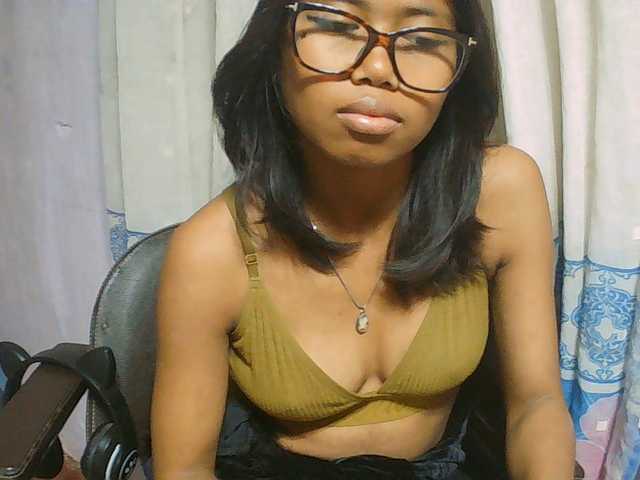 Natalie-Luxa live cam on BongaCams