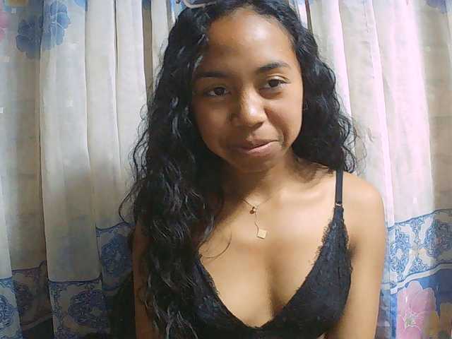 Natalie-Luxa live cam on BongaCams