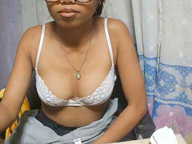 Natalie-Luxa live cam on BongaCams