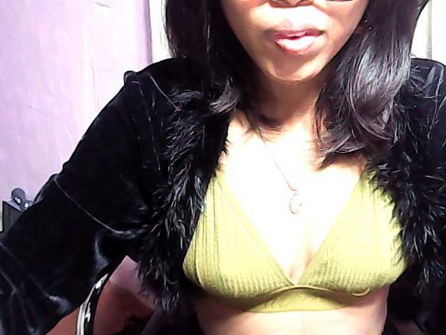 Natalie-Luxa live cam on BongaCams