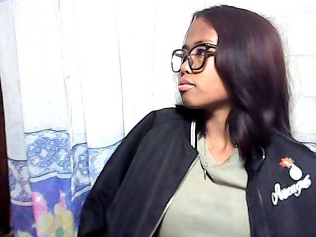 Natalie-Luxa live cam on BongaCams