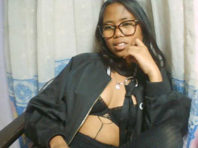 Natalie-Luxa live cam on BongaCams