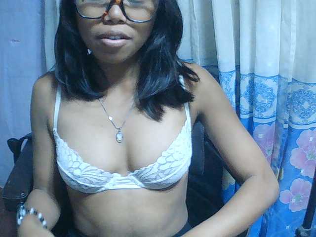 Natalie-Luxa live cam on BongaCams