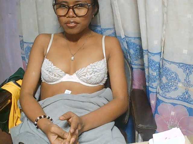 Natalie-Luxa live cam on BongaCams