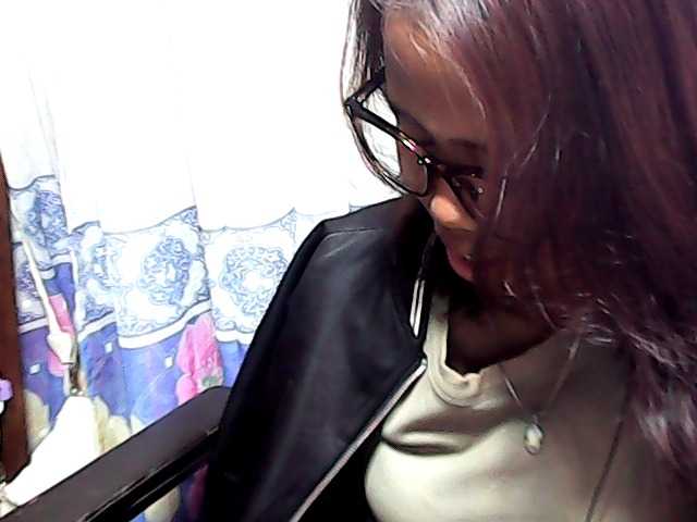Natalie-Luxa live cam on BongaCams