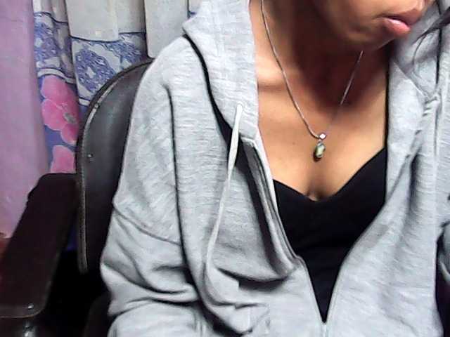Natalie-Luxa live cam on BongaCams