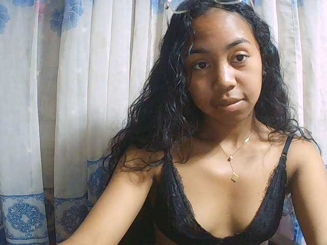 Natalie-Luxa live cam on BongaCams