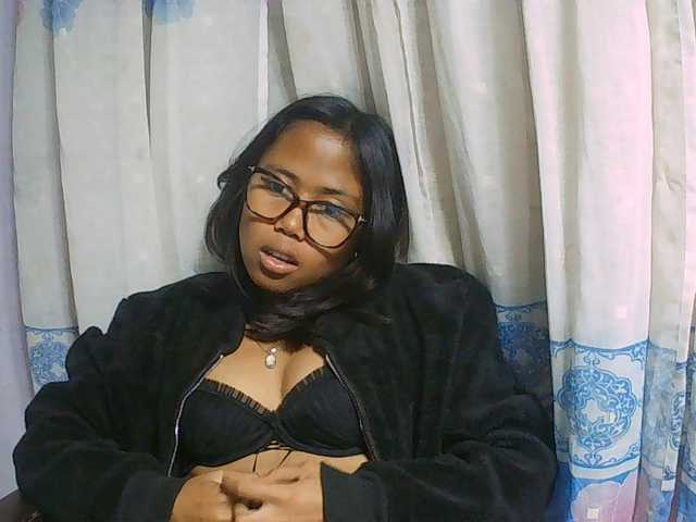 Natalie-Luxa live cam on BongaCams