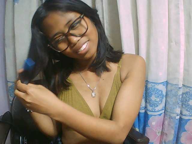 Natalie-Luxa live cam on BongaCams