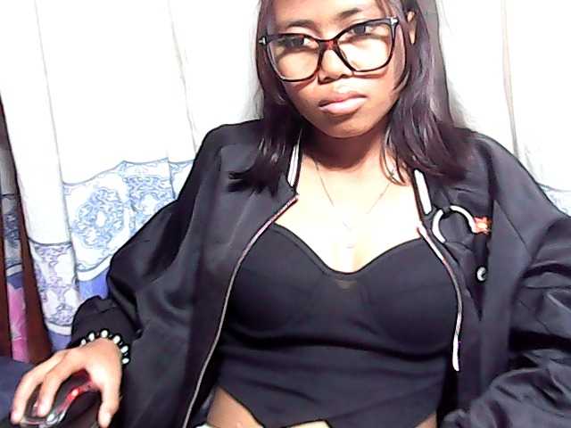 Natalie-Luxa live cam on BongaCams