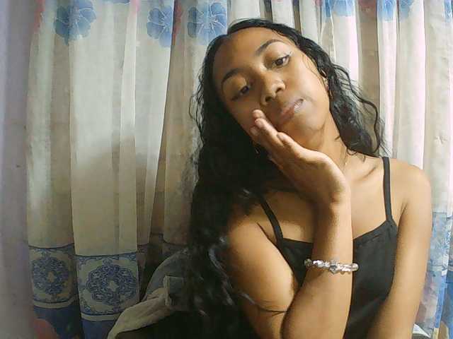 Natalie-Luxa live cam on BongaCams