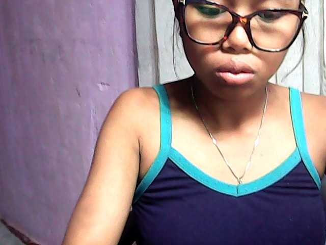 Natalie-Luxa live cam on BongaCams
