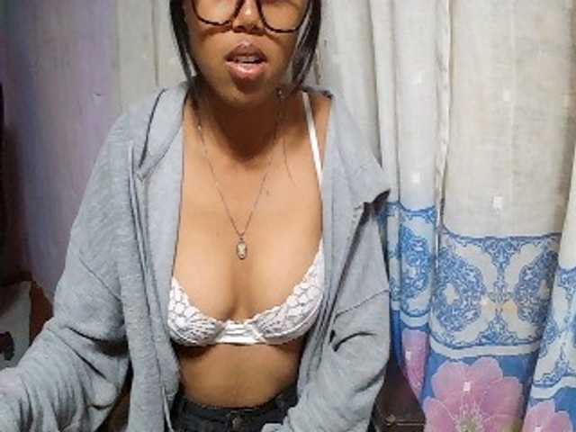 Natalie-Luxa live cam on BongaCams