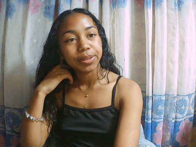 Natalie-Luxa live cam on BongaCams