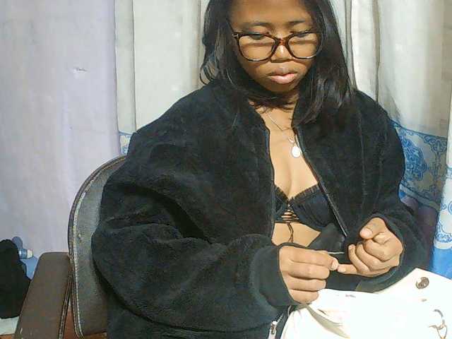 Natalie-Luxa live cam on BongaCams