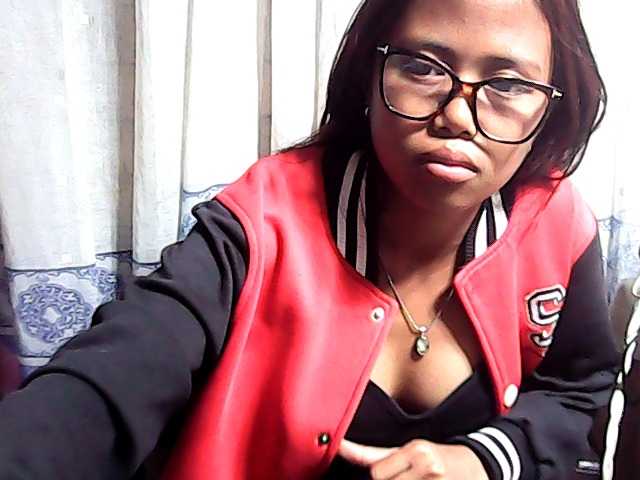 Natalie-Luxa live cam on BongaCams