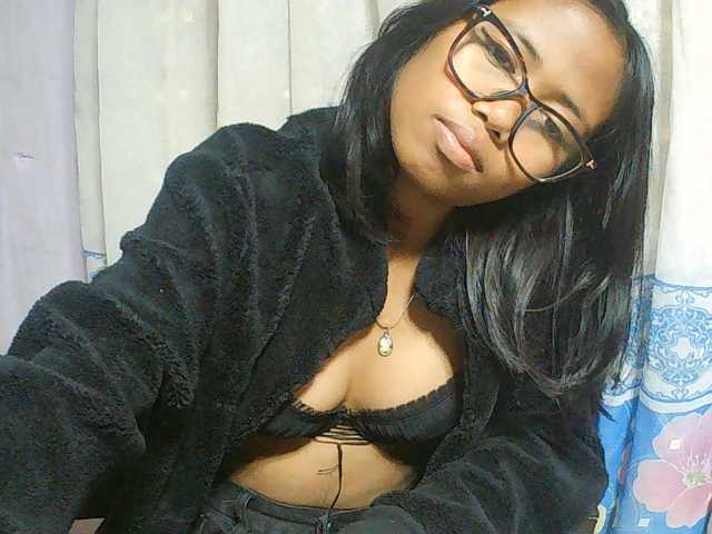 Natalie-Luxa live cam on BongaCams
