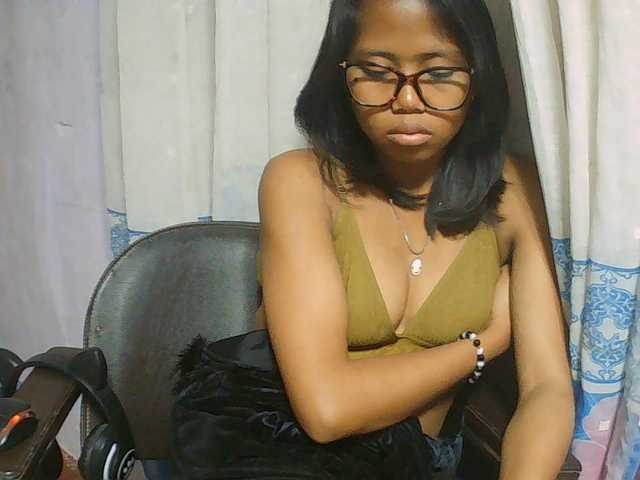 Natalie-Luxa live cam on BongaCams