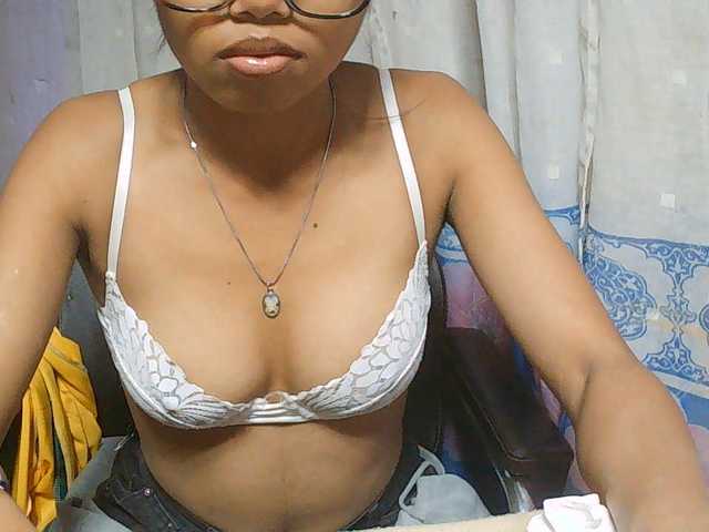 Natalie-Luxa live cam on BongaCams