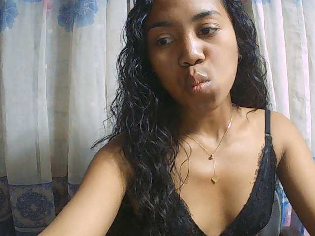 Natalie-Luxa live cam on BongaCams
