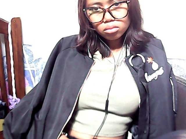 Natalie-Luxa live cam on BongaCams