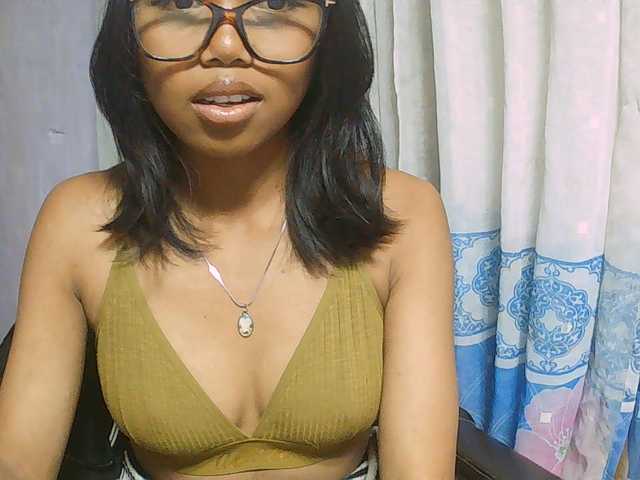 Natalie-Luxa live cam on BongaCams
