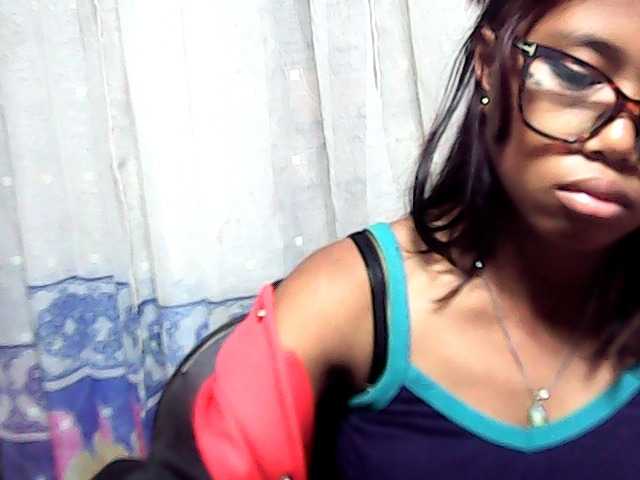 Natalie-Luxa live cam on BongaCams