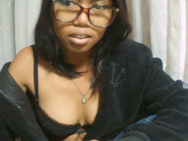 Natalie-Luxa live cam on BongaCams