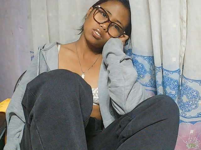 Natalie-Luxa live cam on BongaCams