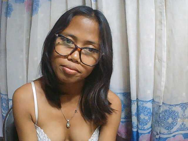 Natalie-Luxa live cam on BongaCams