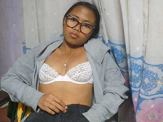Natalie-Luxa live cam on BongaCams
