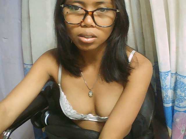 Natalie-Luxa live cam on BongaCams
