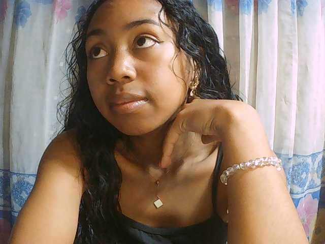 Natalie-Luxa live cam on BongaCams
