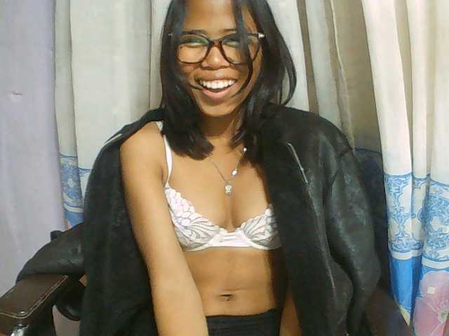 Natalie-Luxa live cam on BongaCams