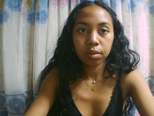 Natalie-Luxa live cam on BongaCams