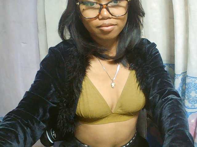 Natalie-Luxa live cam on BongaCams