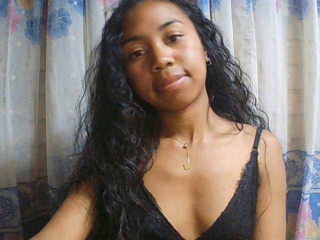 Natalie-Luxa live cam on BongaCams