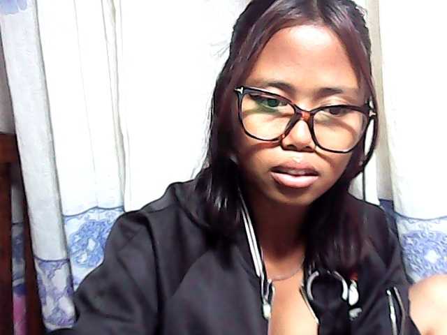 Natalie-Luxa live cam on BongaCams